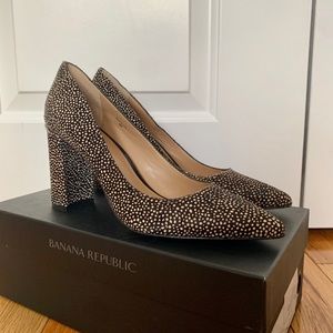 BananaRepublic Pointy Toe Blo Heels. Brand New.